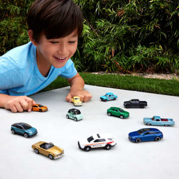 Matchbox Basics Vehículo de Juguete Auto Básico