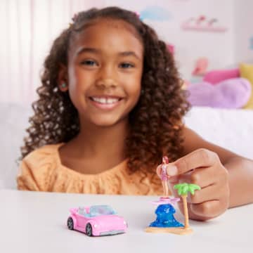Barbie  Mini Barbieland  Coffret Véhicule et Poupée  Décapotable - Imagen 2 de 5