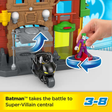 Imaginext DC Super Friends Crime Alley Playset With Batman & 4 Villain Figures - Image 2 of 6
