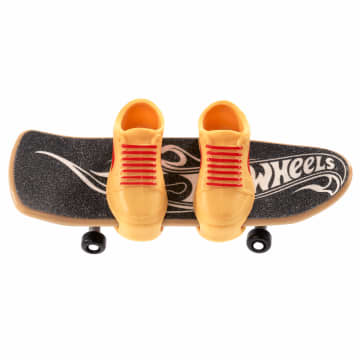 Hot Wheels Skate Veículo de Brinquedo Skateboard CLAIM TO FLAME™ com Tênis - Imagen 2 de 4