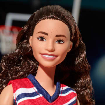 Barbie Signature Doll, Sue Bird With Uniform & Basketball Accessory - Imagem 3 de 6