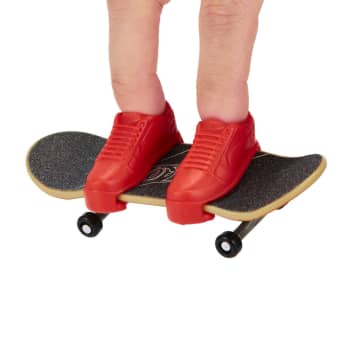 Hot Wheels Skate Veículo de Brinquedo Skateboard WILDFIRE FREESTYLE™ com Tênis - Imagen 2 de 5