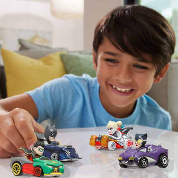 Hot Wheels RacerVerse Veículo de Brinquedo Quatro Carros de Corrida DC