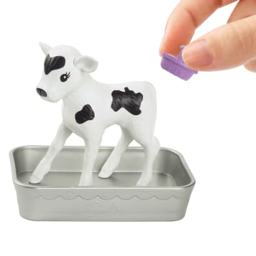 Barbie World Farm Playset With 10 Pieces Including 5 Farm Animals & Feeding Accessories - Imagem 3 de 6