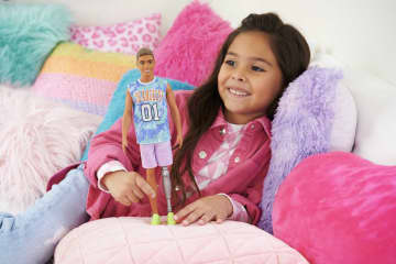 Barbie Ken Fashionistas Doll #212 With Jersey And ProsThetic Leg - Imagen 2 de 6