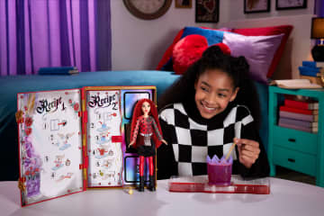 Disney  descendants: The Rise Of Red  Le Livre de Sortilèges, Red - Image 2 of 6