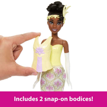 Disney Princess 2-in-1 Stories Tiana Fashion Doll With 2 Snap-On Bodices, 2 Skirts & 9 Accessories - Imagem 3 de 6
