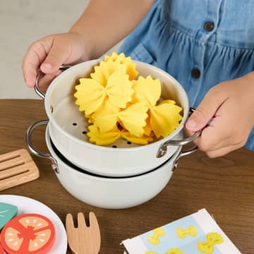 Fisher-Price Brinquedo para Bebês Kit para Preparar Macarrão de Madeira