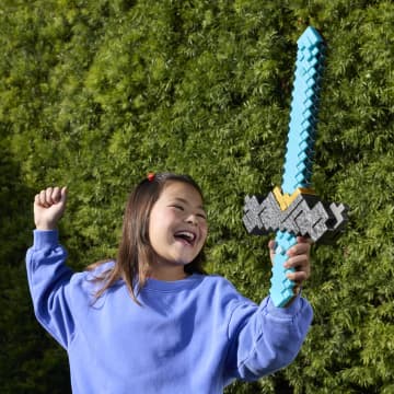 Minecraft – Film – Accessoire – Épée et Pioche Appuyez et Transformez - Image 2 of 6