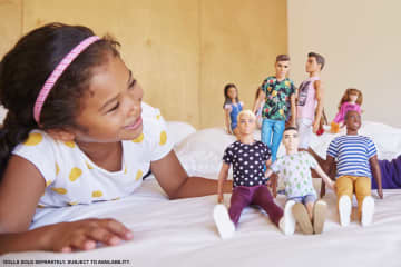 Barbie Fashionista Muñeco Ken Sorpresa - Imagen 2 de 5