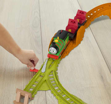 Thomas & Friends Percy's Cargo Run Motorized Toy Train & Track Set For Preschool Kids - Imagen 4 de 6