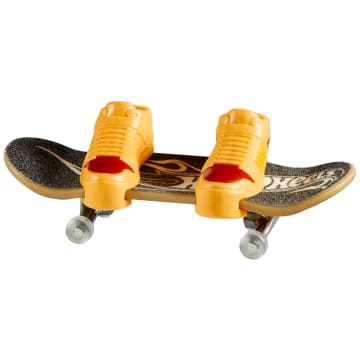 Hot Wheels Skate Vehículo de Juguete Patineta SMOKIN’ RIDE™ con Tenis - Imagen 3 de 4