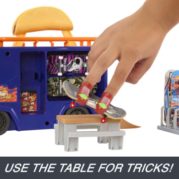 Hot Wheels Skate Taco Truck Play Case With 1 Fingerboard & 1 Pair Of Shoes - Image 4 of 6