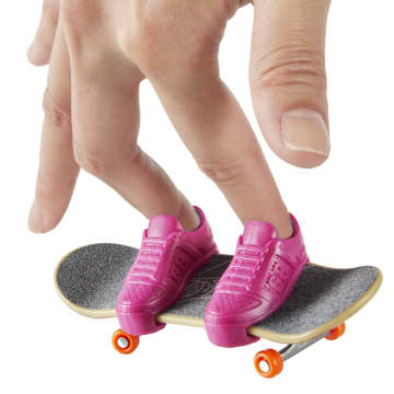 Hot Wheels Skate Veículo de Brinquedo Skateboard WINGSTORM™ com Tênis