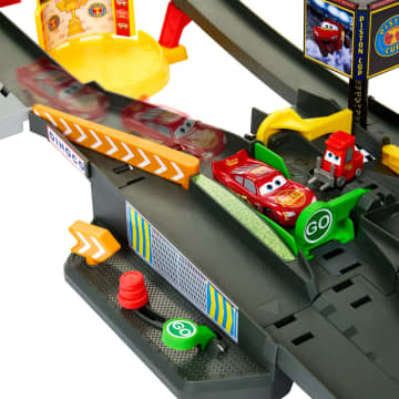 Cars de Disney y Pixar Pista de Juguete Acción en la Copa Pistón