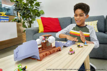 Hot Wheels Mario Kart Pista de Juguete Boo Librería Embrujada