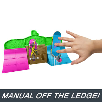 Hot Wheels Skate Tony Hawk Hq Skatepark With 2 Exclusive Fingerboards And 2 Pairs Of Skate Shoes - Imagen 4 de 6