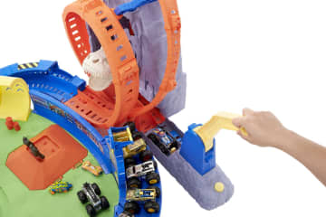 Hot Wheels Monster Trucks Pista de Juguete Temible Explosión Volcánica - Image 3 of 6