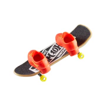 Hot Wheels Skate Veículo de Brinquedo Skateboard FLAME TAMER™ com Tênis