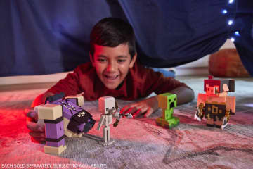 Minecraft Legends Figura de Acción Paquete Fidget Creeper vs Piglin Feroz de 3.25"