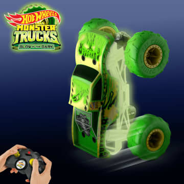 Hot Wheels Monster Trucks 1:15 Scale Gunkster Battery-Powered RC Truck, Glows in The Dark With All-Terrain Tires - Imagen 2 de 3