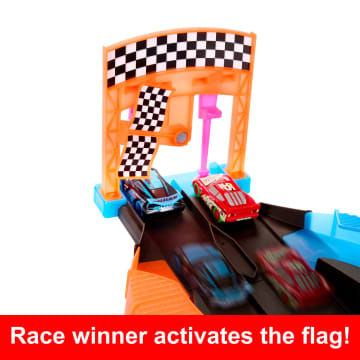 Disney And Pixar Cars Glow Racers Launch & Criss-Cross Playset With 2 Glow-In-the-Dark Vehicles