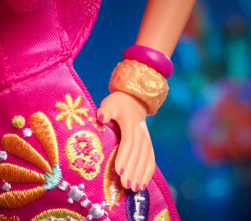 Barbie-Poupée Día de Muertos 2023 Avec Robe Rose à Volants - Image 4 of 6