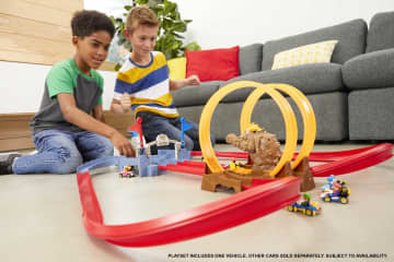 Hot Wheels Mario Kart Bowser's Castle Chaos Track Set