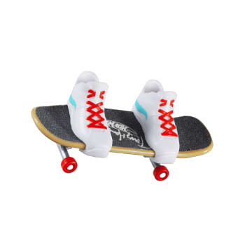 Hot Wheels Skate Veículo de Brinquedo Pacote de Skateboards HW Half Pipe Pack™ com Tênis - Image 3 of 4