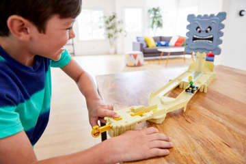 Hot Wheels Mario Kart thwomp Ruins Track Set With Mario Kart Vehicles And Nemesis From Video Game