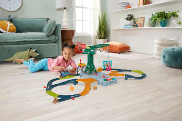 Thomas & Friends Pista de Juguete Entrega Interactivo Cranky - Image 2 of 7