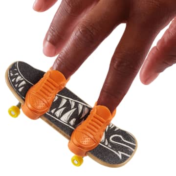 Hot Wheels Skate Veículo de Brinquedo Skateboard RAD & ROTTEN™ com Tênis - Image 2 of 5
