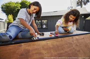 Hot Wheels Skate Veículo de Brinquedo Skateboard COLOR WAVE™ com Tênis