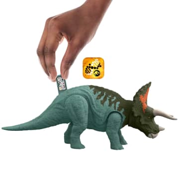 Jurassic World Dinossauro de Brinquedo Triceratops Ruge e Ataca