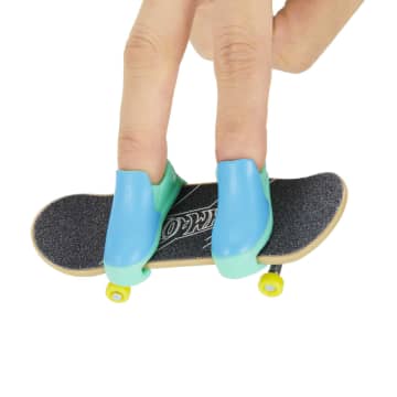 Hot Wheels Skate Vehículo de Juguete Patineta RIDIN’ VIBES™ con Tenis