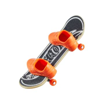Hot Wheels Skate Veículo de Brinquedo Skateboard STACKED DOMINANCE™ com Tênis