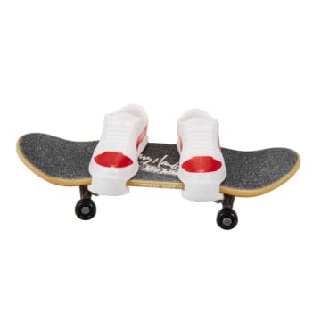 Hot Wheels Skate Veículo de Brinquedo Skateboard SKY SHREDDER™ com Tênis