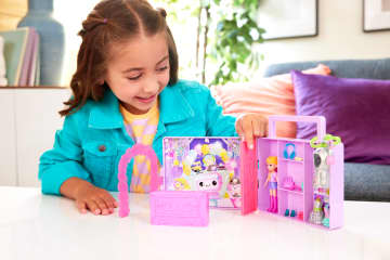 Polly Pocket Coffret de Jeu et Poupée Révélation Tenues Danse Disco - Imagem 2 de 4