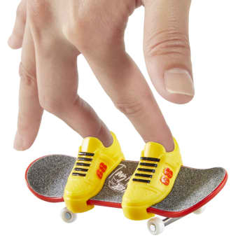 Hot Wheels Skate Veículo de Brinquedo Skateboard de Coleção BIRD IS THE WORLD™ + HW BAJA TRUCK™ Com Diecast