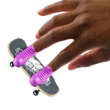 Hot Wheels Skate Vehículo de Juguete Patineta Power Chomp™ con Tenis - Image 2 of 4
