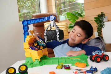 Hot Wheels Monster Trucks Pista de Brinquedo Arena de Demolição Reta na Selva - Image 2 of 6