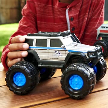 Matchbox Jurassic World Vehículo de Juguete Mercedes-Benz G-Class 1:24 - Image 3 of 6