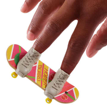Hot Wheels Skate Veículo de Brinquedo Skateboard Elétrico com Tênis