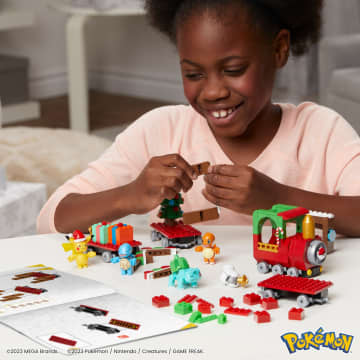 MEGA Pokémon Le Train des Fêtes, 373 Pièces, Surprises Festives - Image 2 of 5