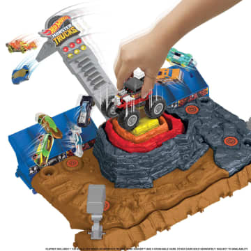 Hot Wheels Monster Trucks Pista de Brinquedo Arena de Demolição do Ferro-Velho de Bone Shaker - Image 7 of 7