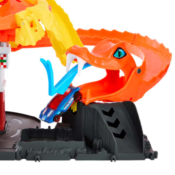 Hot Wheels City Pista de Brinquedo Ataque de Cobra vs Pizzaria - Image 2 of 6