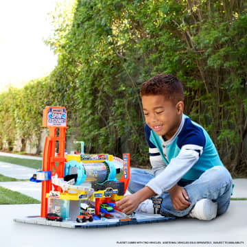 Matchbox Spin Cyclone Car Wash Playset With 1:64 Scale Die-Cast Toy Corvette & Tow Truck