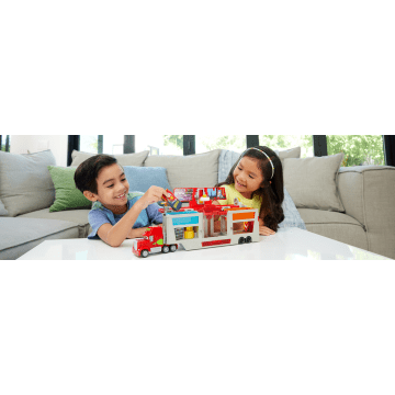 Disney E Pixar Cars Mack Officina Cambia Colore Con 1 Macchinina E Accessori