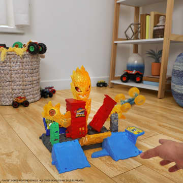 Hot Wheels Monster Trucks Power Smashers 5-Alarm Torch Tower Takedown Playset With 1:64 Scale Toy Truck & 2 Crushed Cars