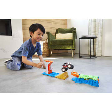 Hot Wheels Monster Trucks Launch and Bash Playset